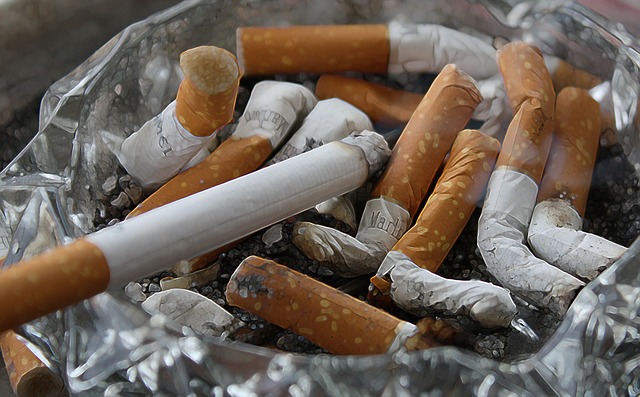popelník cigarety
